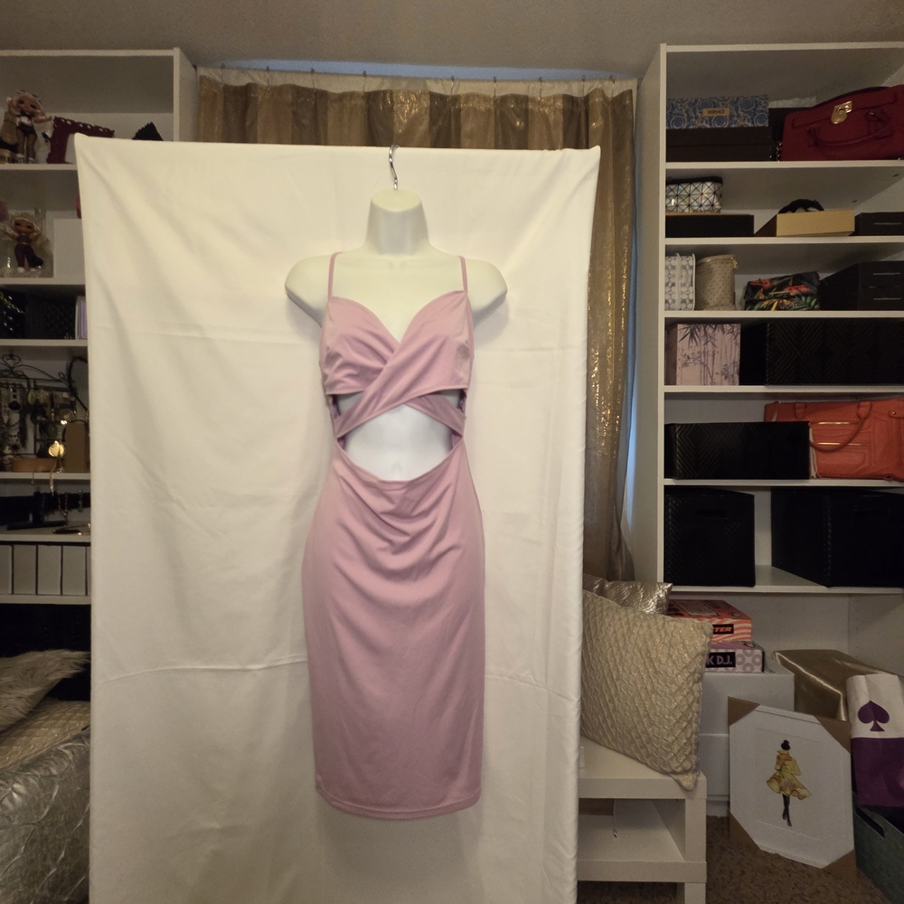 Elegant Pink / Mauve Cut-Out Dress